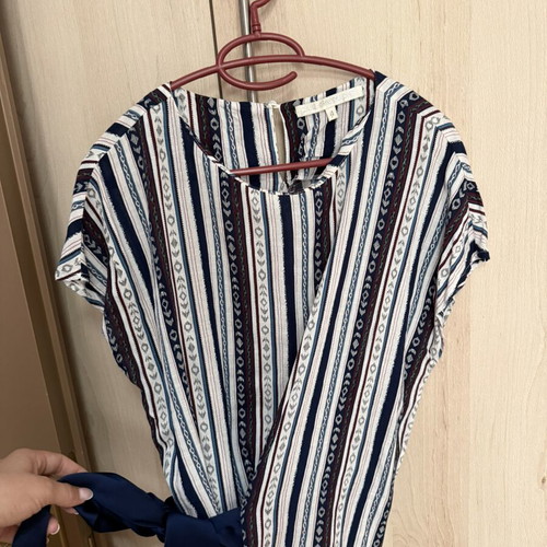 Blouse size 4 like new, multicolored
