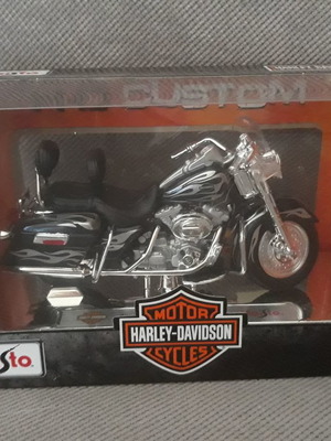 Харли-Дейвидсън 2002 FLHRSEI CVO Custom 1:18 κλίμακας