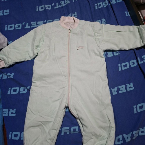 Winter sleeping bag with sleeves like new