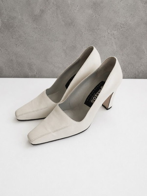 Ipatios Ivory Pearl Leather Pumps size 39 like new