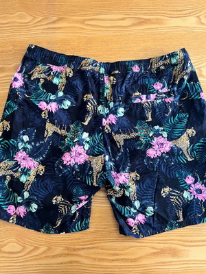 H&M shorts XL with perfect print like new, multicolor