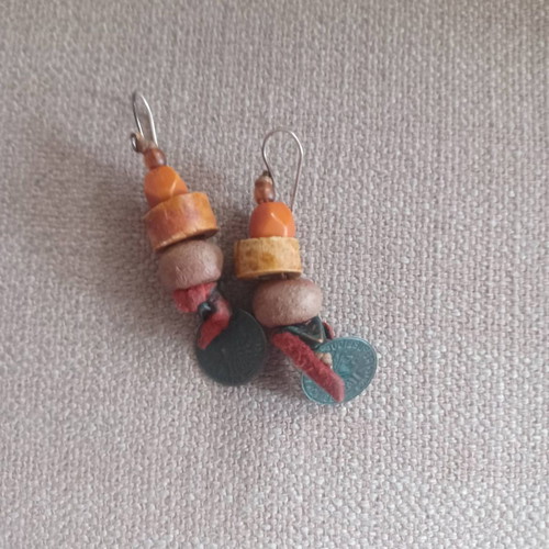 Mini dangling earrings used, wood style