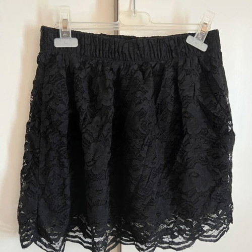 Black lace short elastic skirt like new