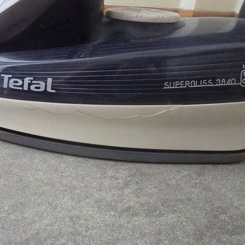Tefal iron used with side crack and tip damage, functional