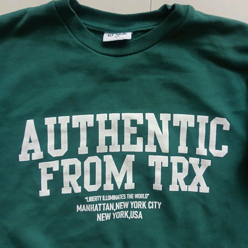 Trax green sweatshirt like new for 10 years old