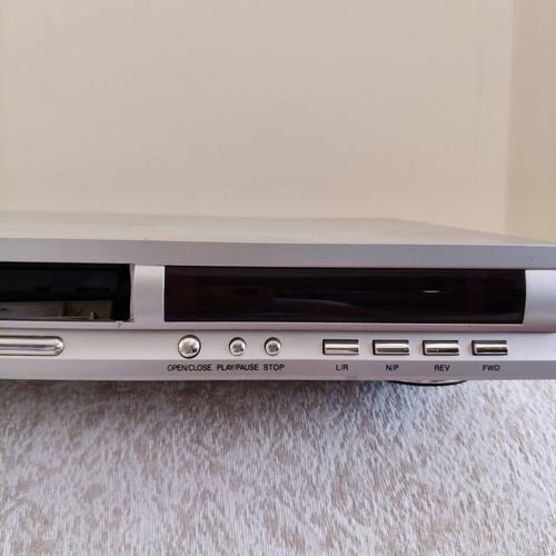 Crown DVD Player DVD-2818 like new, silver, karaoke compatible