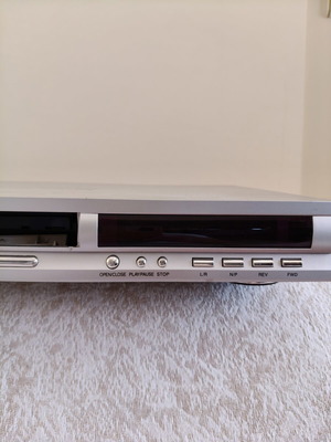Crown DVD Player DVD-2818 like new, silver, karaoke compatible