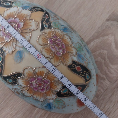Royal Satsuma ceramic box hand painted, like new, collectible