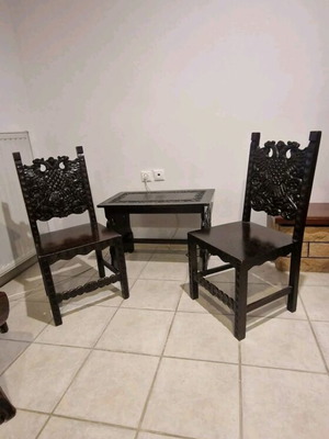 Skyrian furniture used, 1 table and 2 chairs