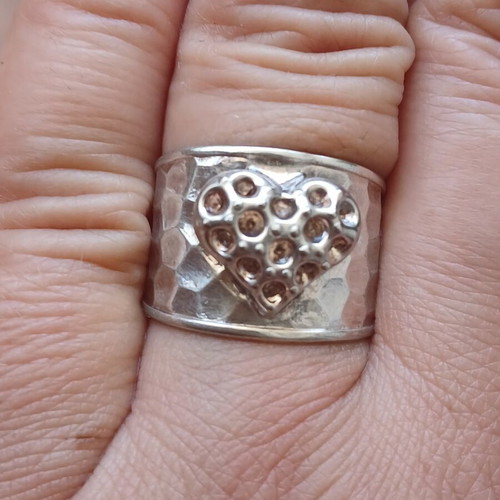 Ray-Ban hammered 925 silver ring with heart design