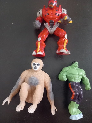 Set of 3 used action figures Gormiti, Hulk and gibbon