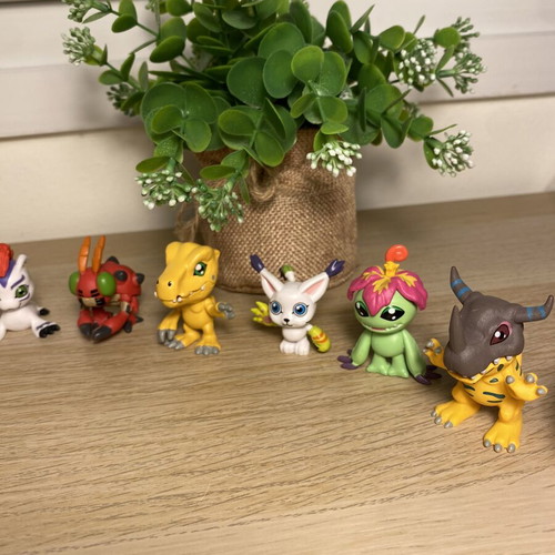 Digimon figures like new, set of 9