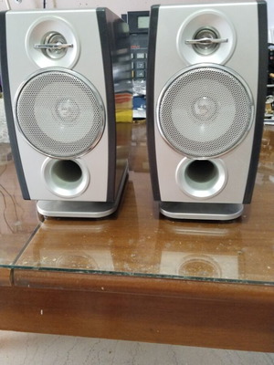 SANYO bookshelf speakers 2x12.5W RMS