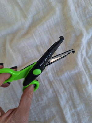Paper scissors zigzag used