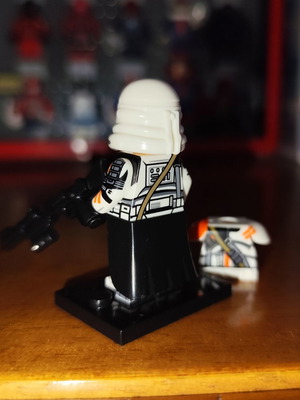 Φιγούρα Airborne Clone Trooper Star Wars με βάση και blasters
