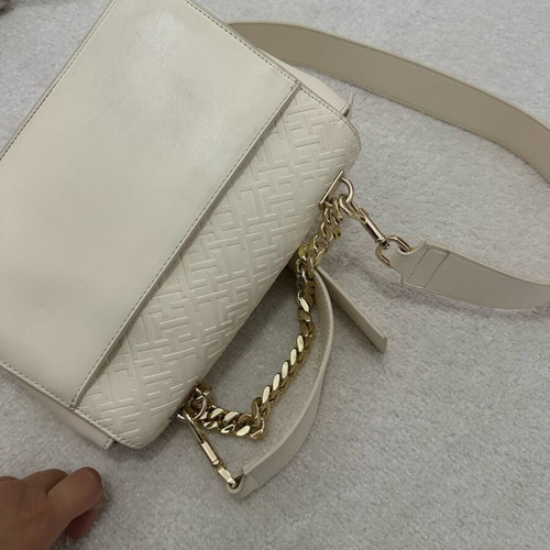 Tommy bag lightly used with chain, small crossbody