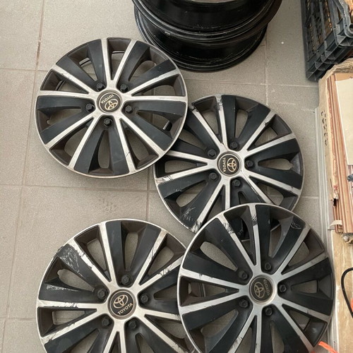 Toyota Yaris steel rims 15 4x100 like new with bolts and hubcaps
