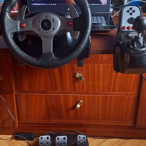 Logitech G25 Racing Wheel like new with shifter