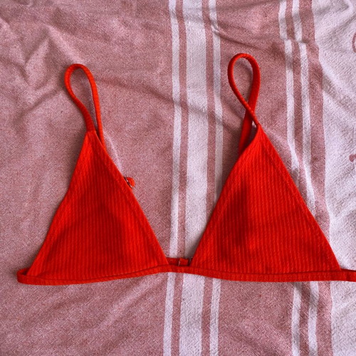 Bikini top triangle in light red, like new, size M