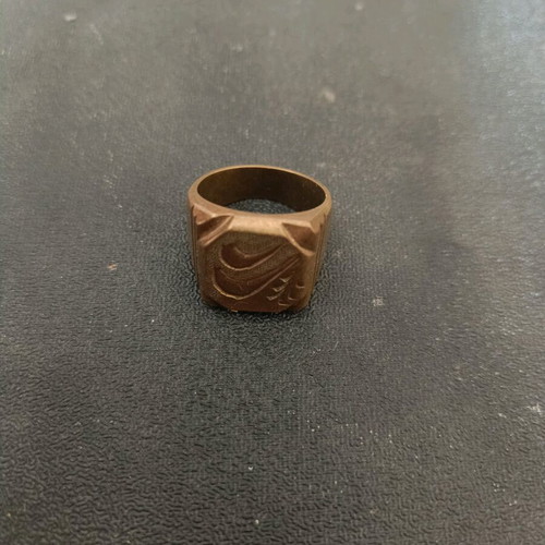 Vintage men's ring like new with embossed design heavy construction