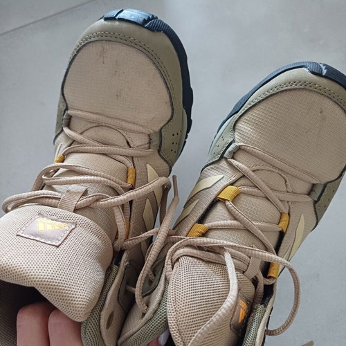 Adidas kids hiking shoes used, size 33.5, waterproof