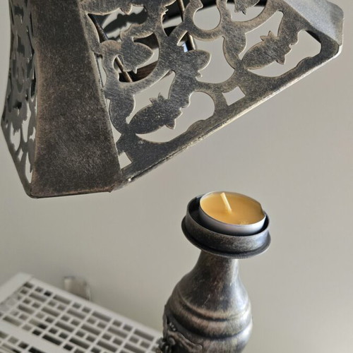 Metal candle holder for tealight