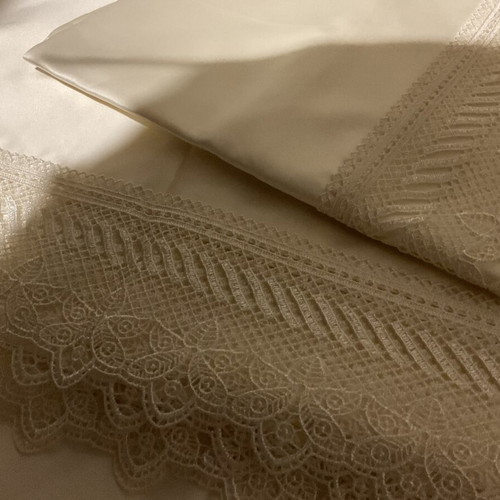 Satin luxury double bed sheets like new, elegant ecru-sugar color