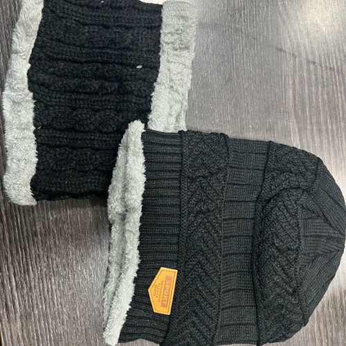 Winter hat and neck warmer set like new with fur lining
