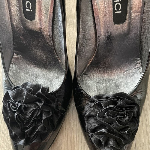 Dodici high-heeled shoes used, black leather patent with bow, size 38