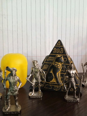 Метални фигурки на войници от Kinder яйца, пълна серия, като нови