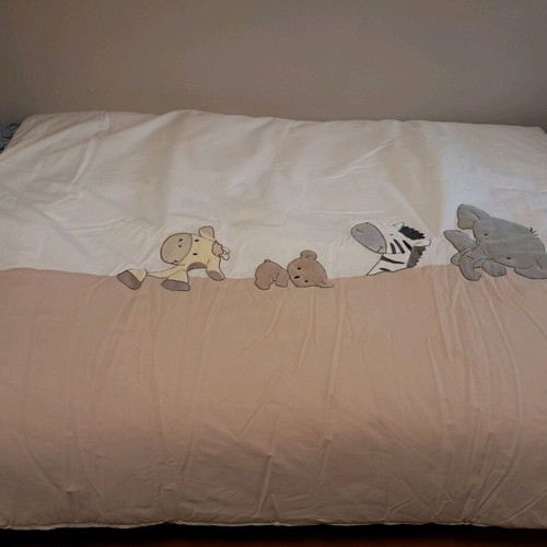 Palamaiki baby crib bedding set like new, cotton