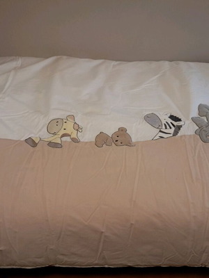 Palamaiki baby crib bedding set like new, cotton