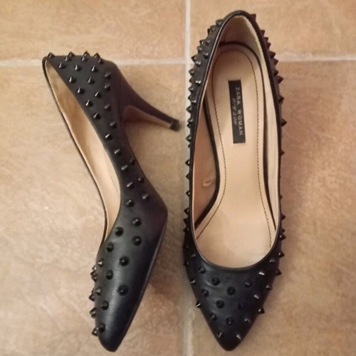 Zara black pumps like new with studs size 39