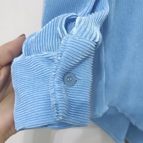 Satin pleated set like new, sky blue color