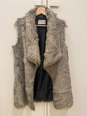 Bershka γουνάκι μεταχειρισμένο, συνθετικό, μέγεθος S, μπεζ