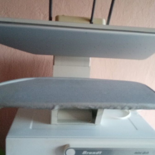 Ironing press like new in excellent condition