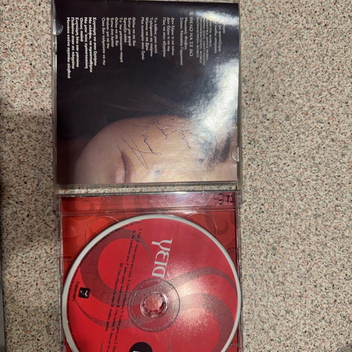 Yia Despina Vandi CD like new, signed authentic pop