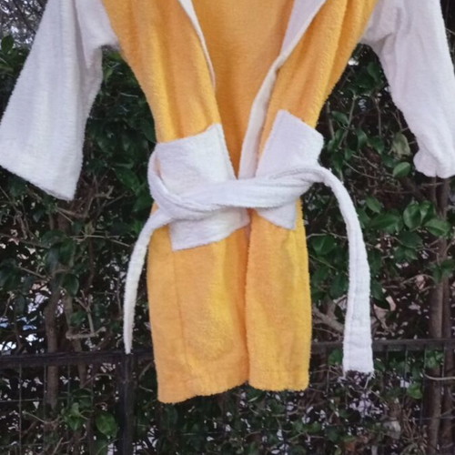 Children's bathrobe like new, size 6, unisex, 100% cotton