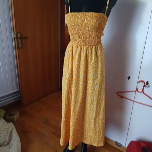 Summer dress yellow with white flowers