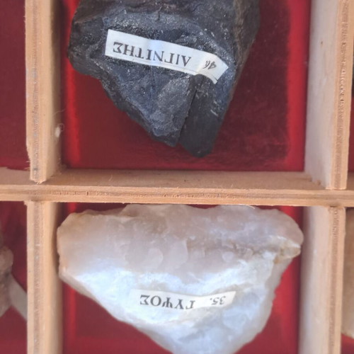 Mineral and rock collection from 60s-70s, like new