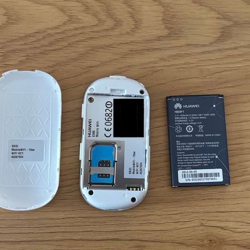 Huawei E586 Mobile WiFi used portable router with SIM hotspot