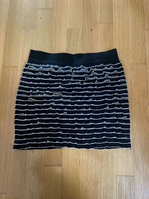 Skirt like new, size M 38, black and white