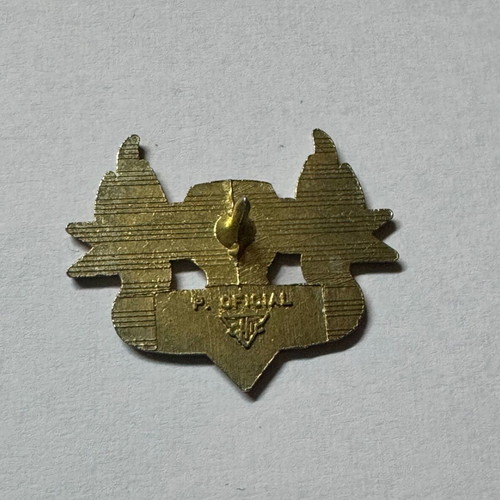 Betis 90's pin used, official badge without clip