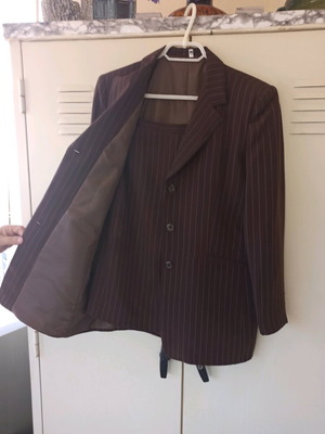 Brown striped suit like new, size 4XL