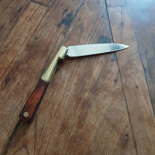 Vendetta knife like new with wooden and brass handle