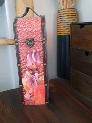 Wooden wine box like new