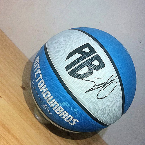 Signed Giannis Antetokounmpo Basketball Collector's Ball new, authentic