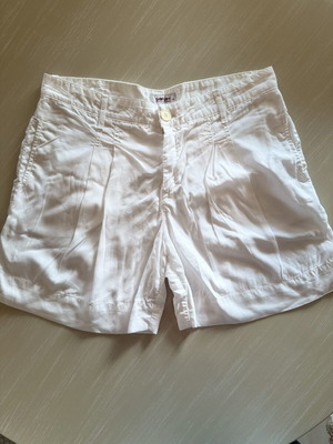 Sarah Lawrence white cotton shorts XL, pleated summer style, like new