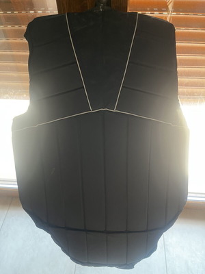 Equestrian vest size small like new, level 3 protection