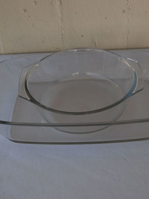 Pyrex cookware used, rectangular 31.5x17.5cm and round 17.5cm